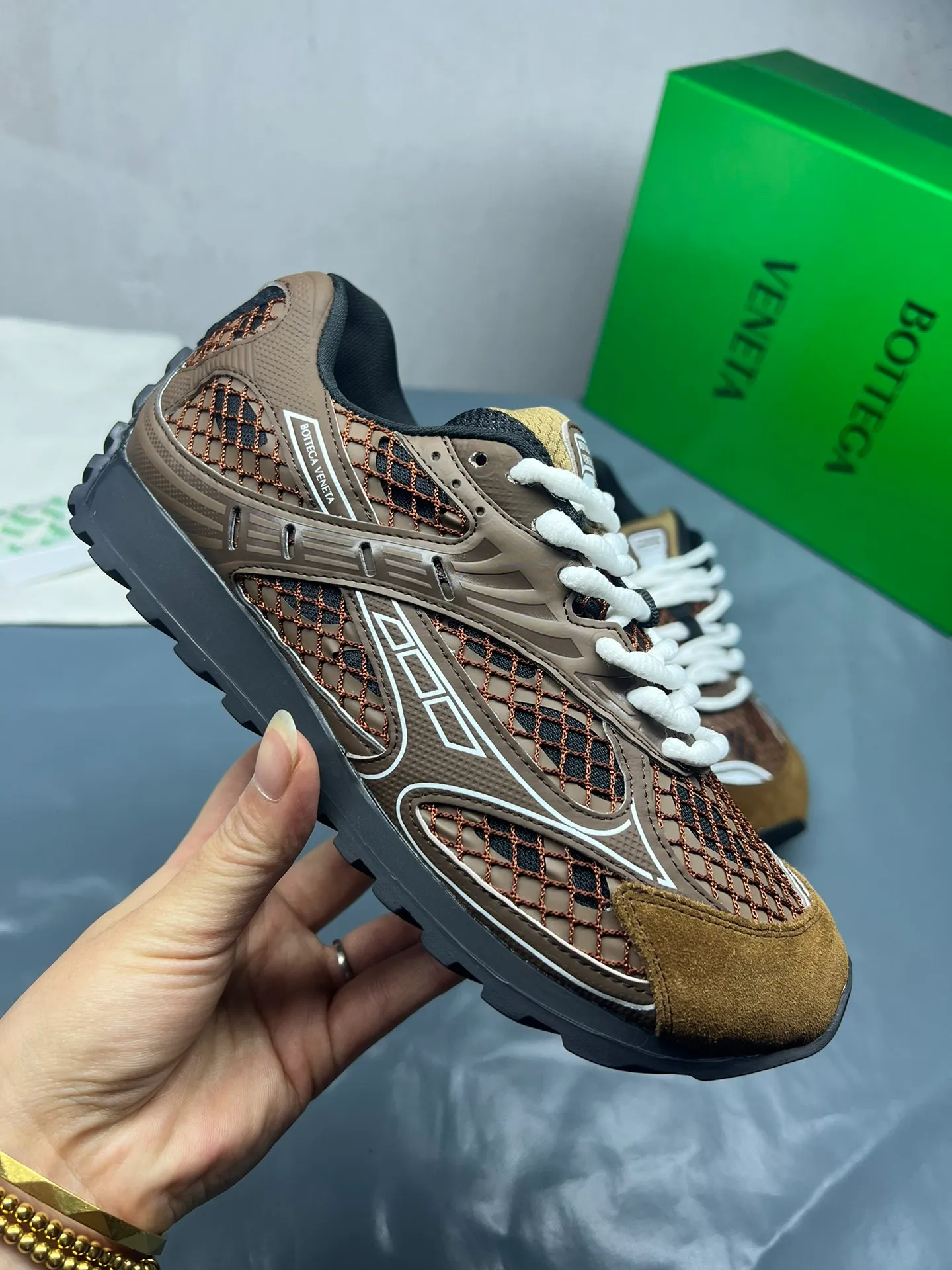 👟👟Ex-factory price 600👟👟 Men's size +10 Real photos 🔥🔥BV Orbit sneakers Wang Yibo's same style couple's dad shoes Runner sneakers, made of lightweight technical mesh fabric. Matched with geometric pattern designed rubber outsole, Wang Zha series high version. Look for the package technology. It is actually a lot taller, but the legs are still slim. Very nice, playable and durable. Matched to the standard💯 Package shoe technology. Look for the high version. The outsole is made of color-blocked TPU outsole. Women's model 35 36 37 38 39 40 41 42 (40 41 42 43 44 45 customized) (Customer logo can be accepted without refund or exchange at a favorable price) Equipped with original packaging
